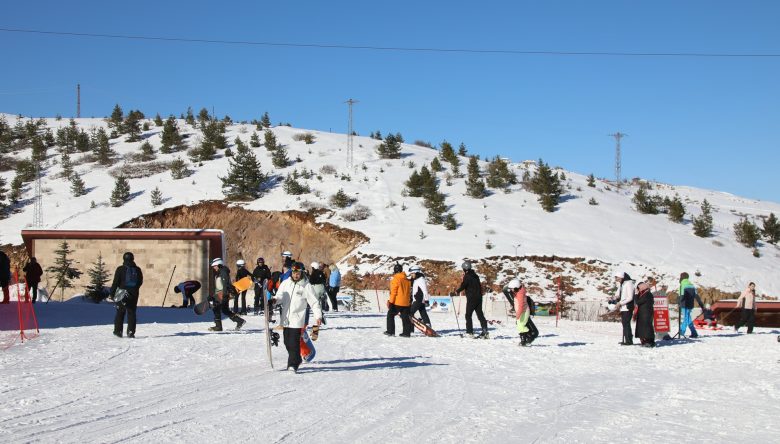ÇAMBAŞI’NDA KIŞ SEZONU AÇILDI   