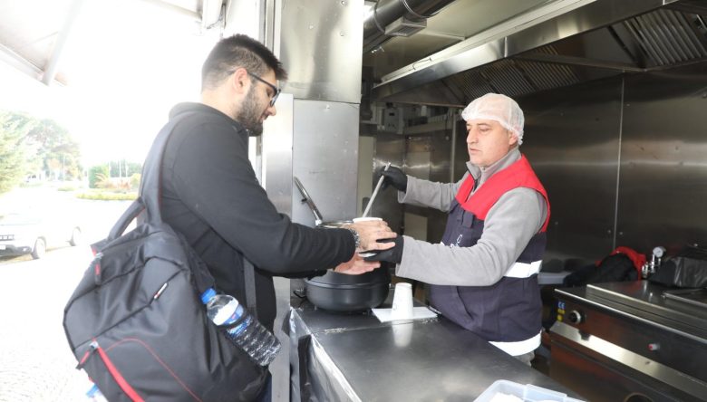 ÜNİVERSİTEDE SICAK ÇORBA İKRAMI BAŞLADI