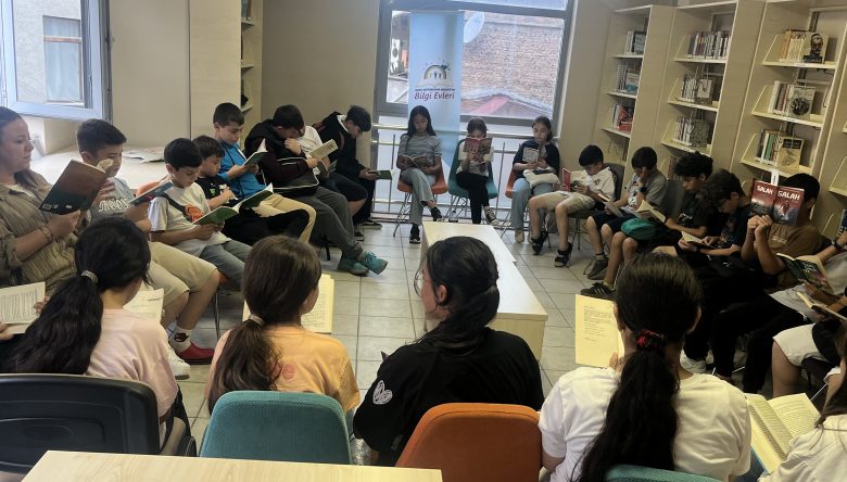 ÇOCUKLAR GELECEĞE HAZIRLANIYOR   