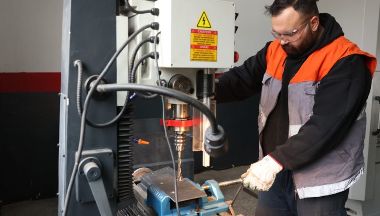 ÇÖP KONTEYNERLERİNİ ARTIK BELEDİYE ÜRETİYOR   