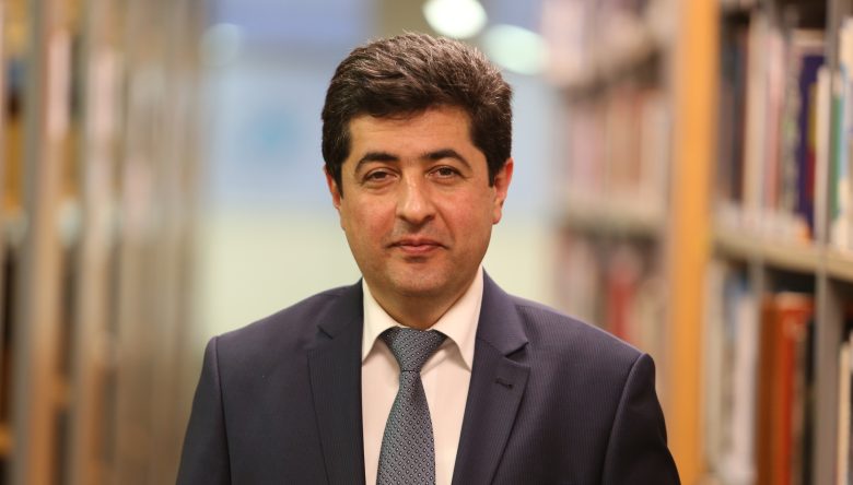 GENÇLER, KALABALIKLAR İÇİNDE DERİN YALNIZLIK YAŞIYOR!