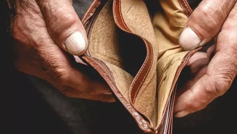 YOKSULLUK BİR TIK DÜŞTÜ