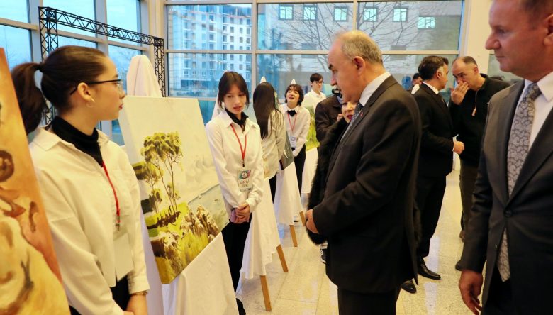 VALİ EROL, ETKİNLİĞE KATILDI   