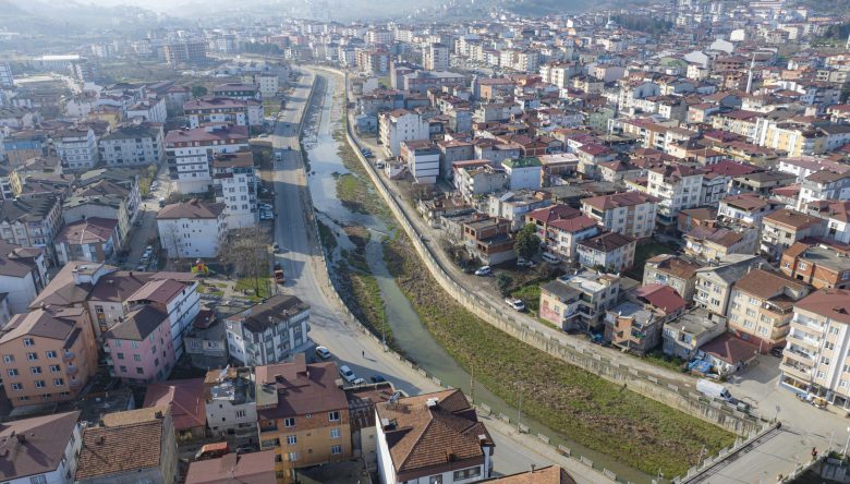 TRAFİĞİ RAHATLATACAK ÇALIŞMALAR SÜRÜYOR   