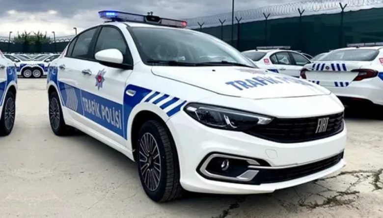 POLİS EKİPLERİNE ÇARPAN ALKOLLÜ SÜRÜCÜ TUTUKLANDI