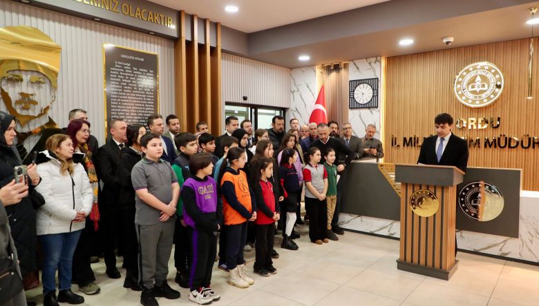 VALİ EROL, AFİŞ TASARIM YARIŞMASININ ÖDÜL TÖRENİNE KATILDI