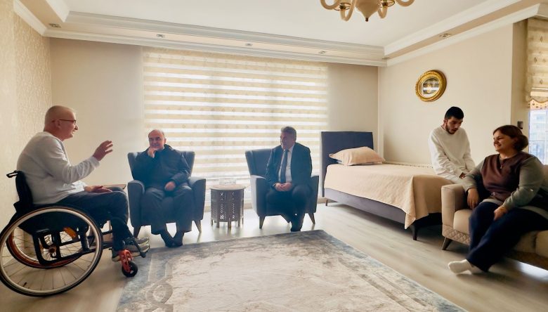 VALİ EROL’DAN GAZİLERE ZİYARET    