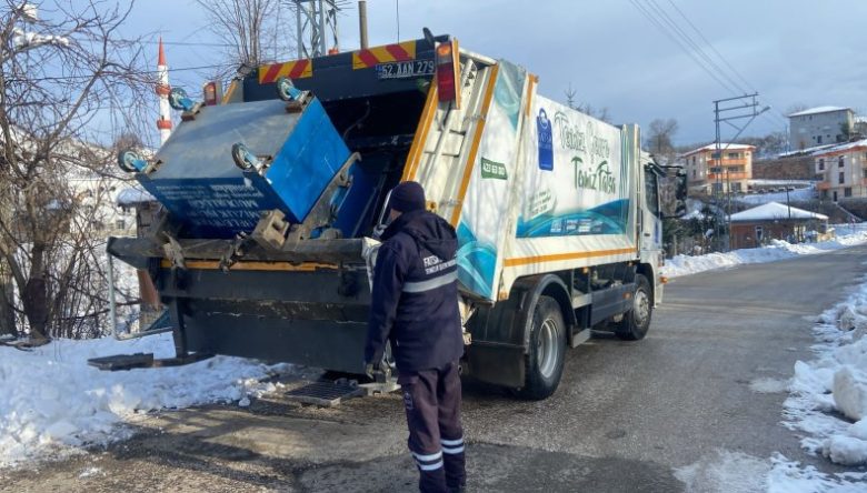 KENT GENELİNDE TİTİZ TEMİZLİK ÇALIŞMASI