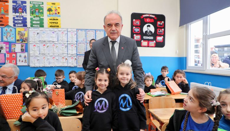 VALİ EROL, TATİL HEYECANINA ORTAK OLDU    