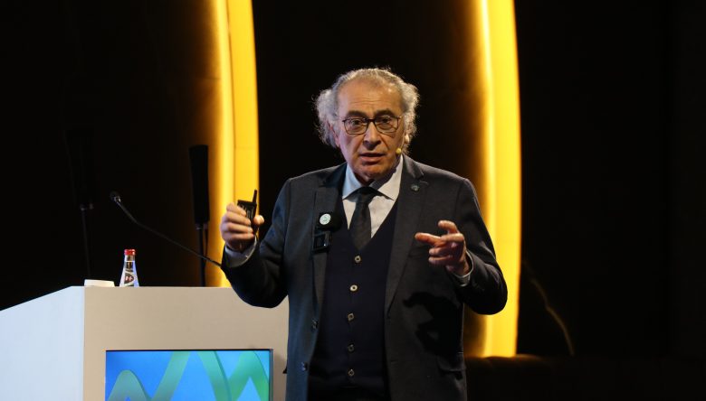 “BEYİN BİYOLOJİK BİR BİLGİSAYAR GİBİ ÇALIŞIYOR”