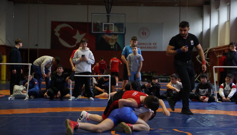 GÜREŞ YILDIZ ERKEKLER MÜSABAKALARI TAMAMLANDI