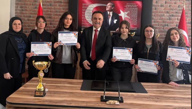 ORDU ANADOLU LİSESİ’NDEN İSTİKLAL RUHUNA ANLAMLI KATKI: İL ÜÇÜNCÜLÜĞÜ
