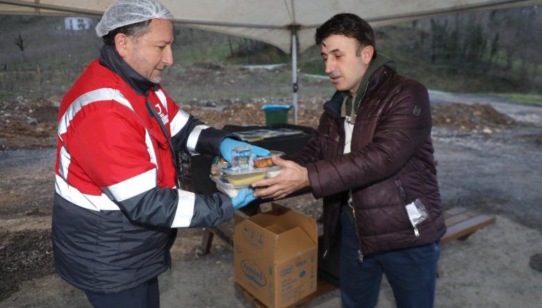 MOBİL MUTFAK TIRI İLE SÜRÜCÜLERE SICAK İFTAR