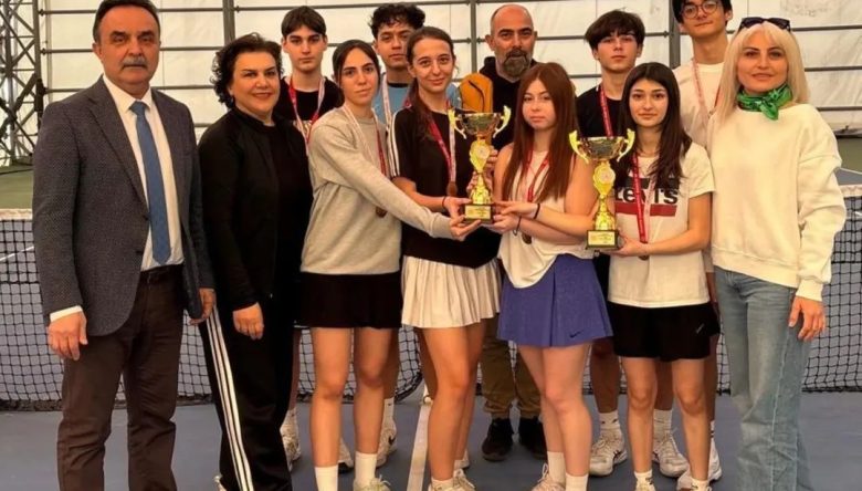 ORDU ANADOLU LİSESİ KORTLARA DAMGA VURDU!