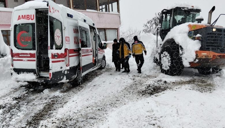 KAR KALINLIĞI 2 METREYE ULAŞTI