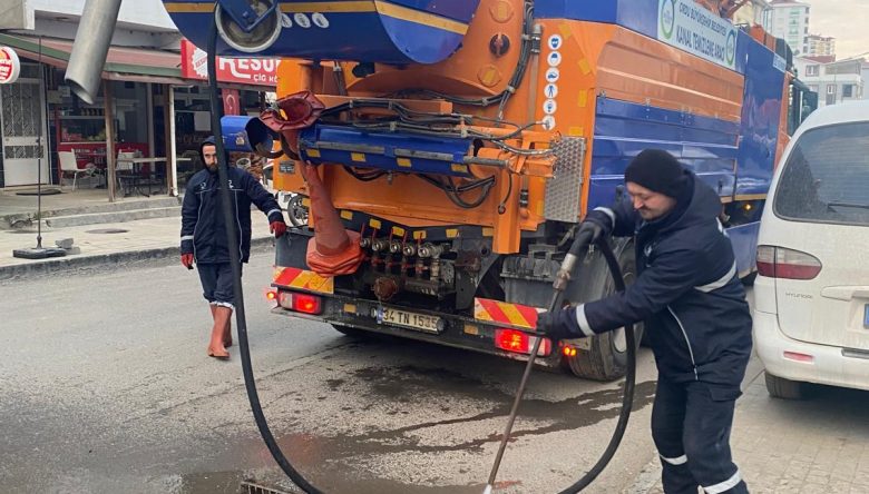 DERE YATAKLARI VE MAZGALLAR TEMİZLENİYOR