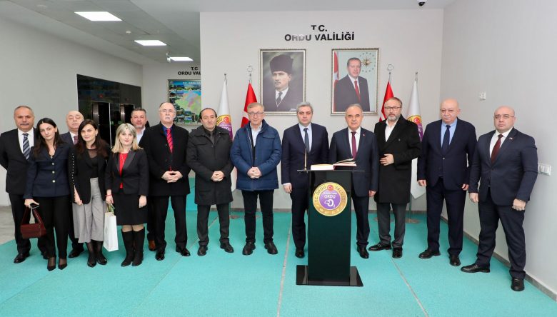 GÜRCİSTAN’IN ANKARA BÜYÜKELÇİSİ KALANDİA, VALİ EROL’U ZİYARET ETTİ   