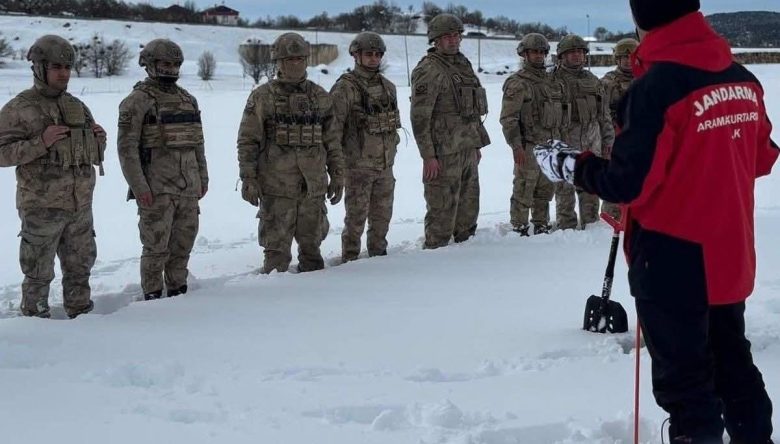 JAK VE KOMANDOLAR GÖREV BAŞINDA
