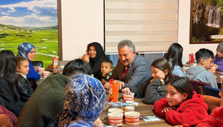 YETİM ÇOCUKLAR AYNI SOFRADA BULUŞTU