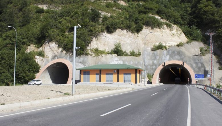 YUNUS EMRE TÜNELİ ERKEN AÇILDI