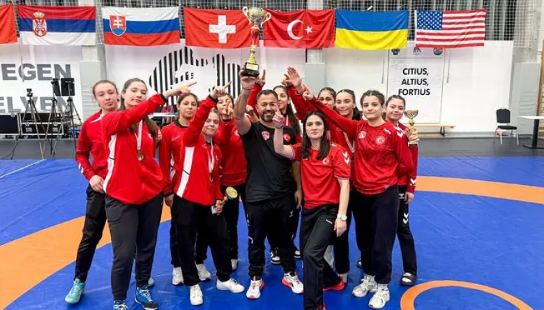 GENÇ GÜREŞÇİLER MACARİSTAN’DA BAŞARDI