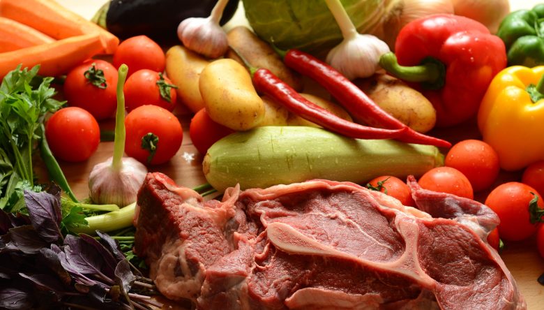    AZ PİŞMİŞ ET, İYİ YIKANMAMIŞ SEBZE  SİZİ GÖZÜNÜZDEN EDEBİLİR      