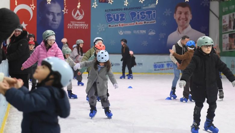 BUZ PATENİ PİSTİ 30 BİN KİŞİYİ AĞIRLADI