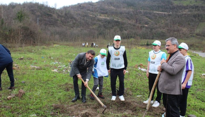 MİNİK ELLER FİDAN DİKTİ, GELECEĞE UMUT YEŞERDİ