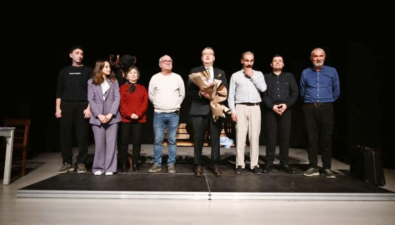 DÜNYA TİYATRO GÜNÜ GARİP OYUNU İLE KUTLANDI