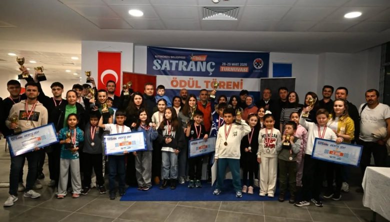 ALTINORDU’DA SATRANÇ ŞÖLENİ