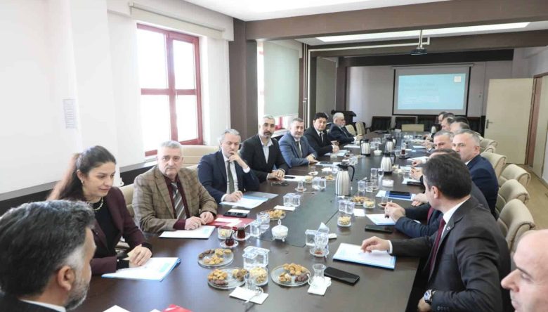 TÜRKİYE YÜZYILI MAARİF MODELİ SAHADA DEĞERLENDİRİLDİ