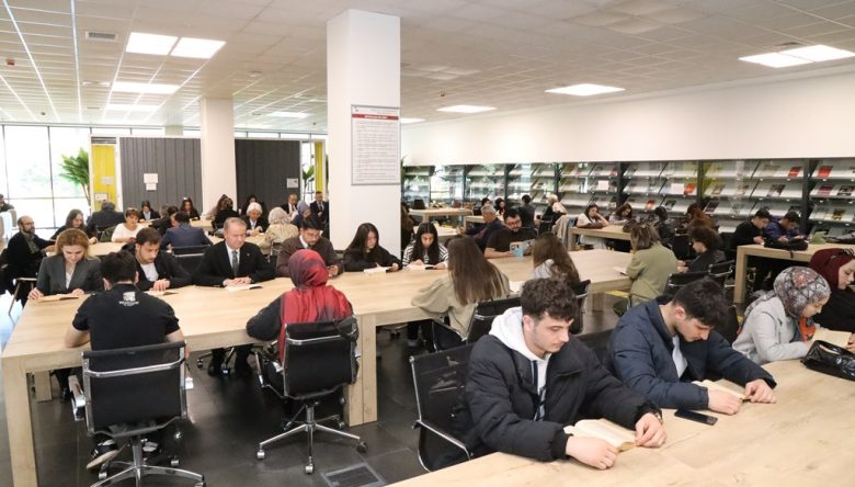KÜTÜPHANE HAFTASI’NDA ODÜ’DE OKUMA SEFERBERLİĞİ