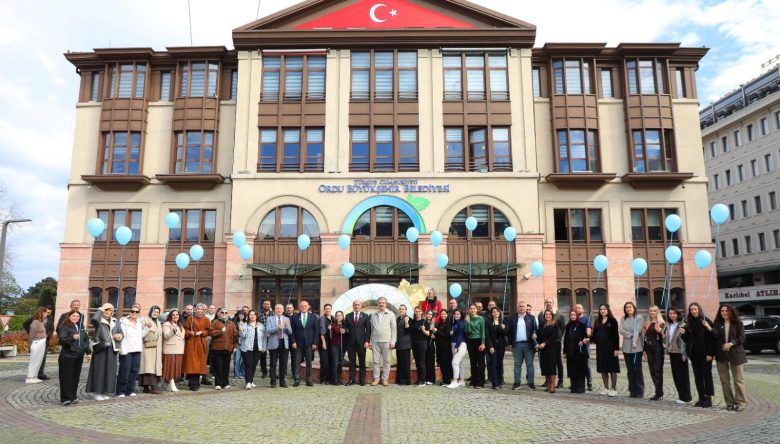 MAVİ BALONLAR GÖKYÜZÜNE BIRAKILDI