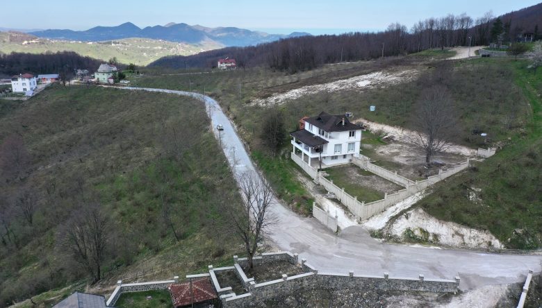 KUMRU’DA BETON YOL SEFERBERLİĞİ SÜRÜYOR