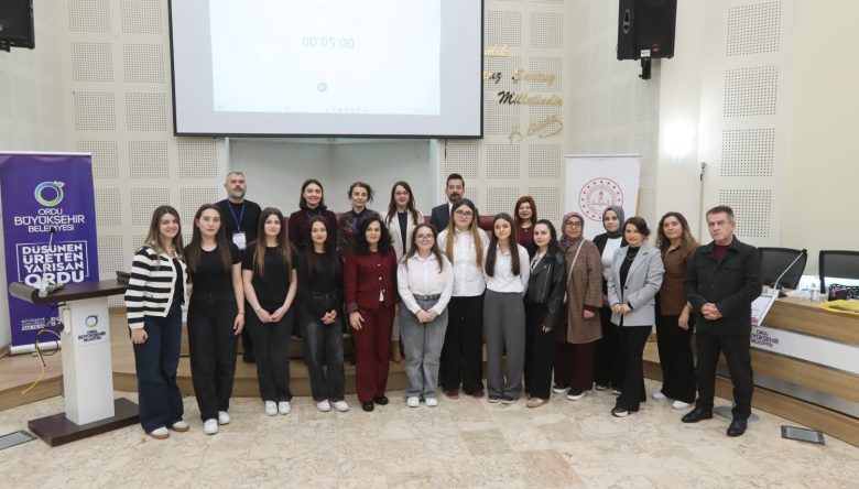 GENÇLER FİKİRLERİNİ SAVUNUYOR