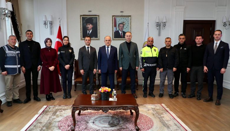 VALİ EROL, EMNİYET TEŞKİLATI MENSUPLARININ GÜNÜNÜ KUTLADI   