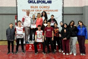 BİLEK GÜREŞÇİLERİ MADALYAYLA DÖNDÜ