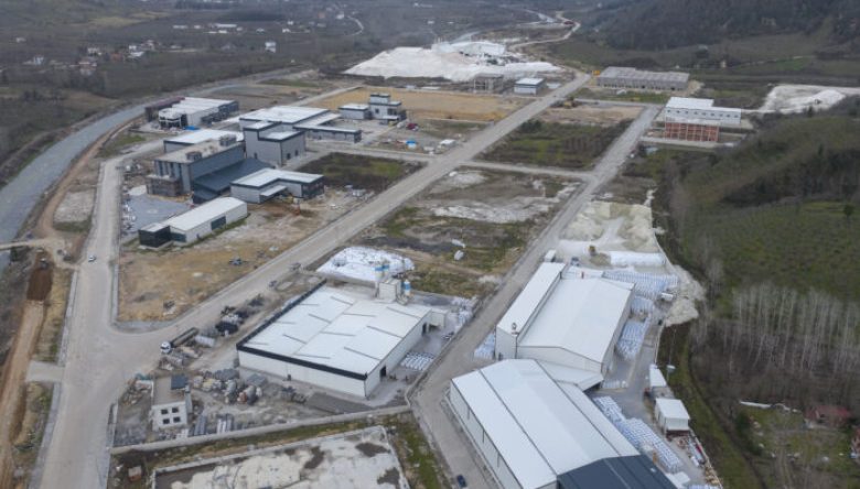 OSB’DE FABRİKALAR YÜKSELİYOR, İSTİHDAM ARTIYOR