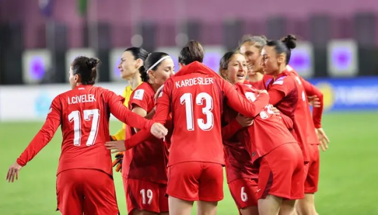 KADIN FUTBOL TAKIMI YÜKSELİŞTE