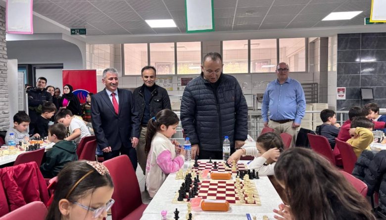 SATRANÇ’TA 200 ÖĞRENCİ TER DÖKTÜ