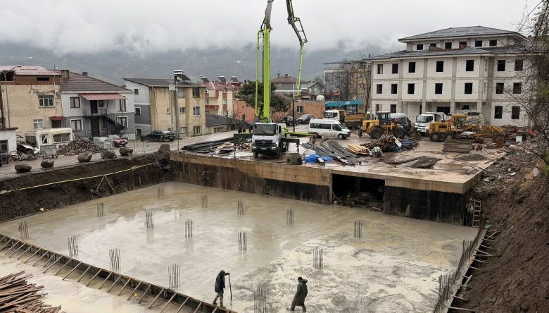 AYBASTI’DA KAPALI OTOPARK PROJESİ HIZLA YÜKSELİYOR