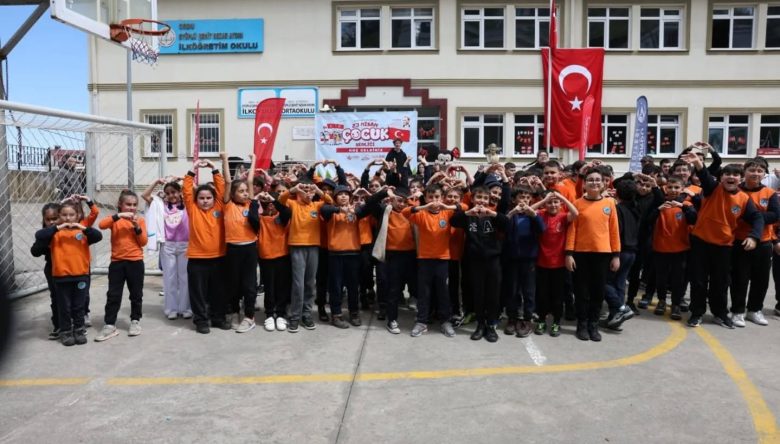 10 OKULDA 23 NİSAN COŞKUSU YAŞANDI