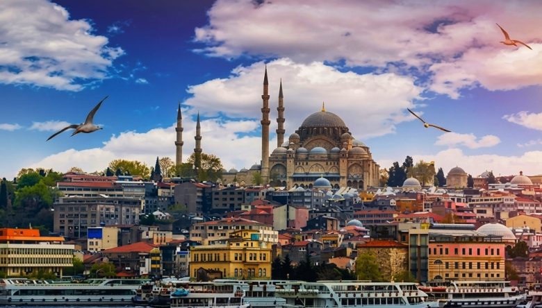 TÜRKİYE’YE GELENLERİN TERCİHİ GEZİ VE EĞLENCE OLDU  