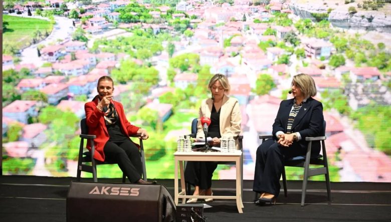 “KADIN ELİNİN DEĞDİĞİ KENTLER” ALTINORDU’DA KONUŞULDU