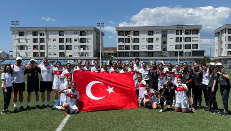 GENÇ MİLLİLER, İPİ GÖĞÜSLEDİ