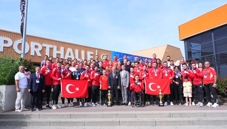 KARATE ŞAMPİYONASINDA 9 MADALYA   