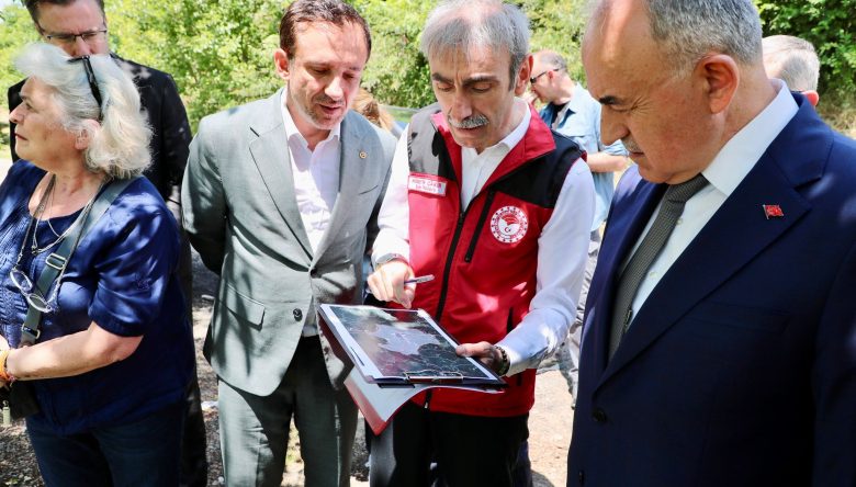 TOPRAK İÇİN SAHAYA İNDİLER   