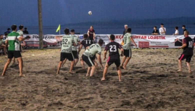 ÜNYE'DE GÖZLER KUM FUTBOLUNDA