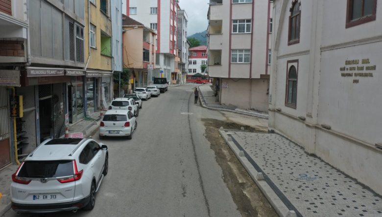 KUMRU KARACALI MAHALLESİ’NDE KALDIRIM ÇALIŞMASI
