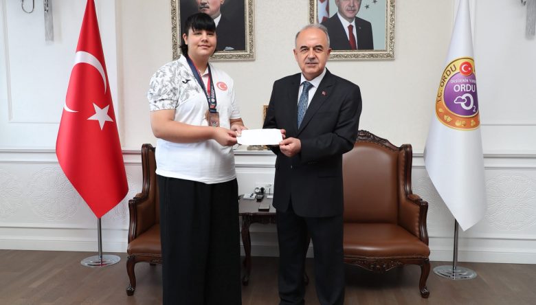    VALİ EROL, TÜRKİYE ŞAMPİYONU BULAT'I AĞIRLADI